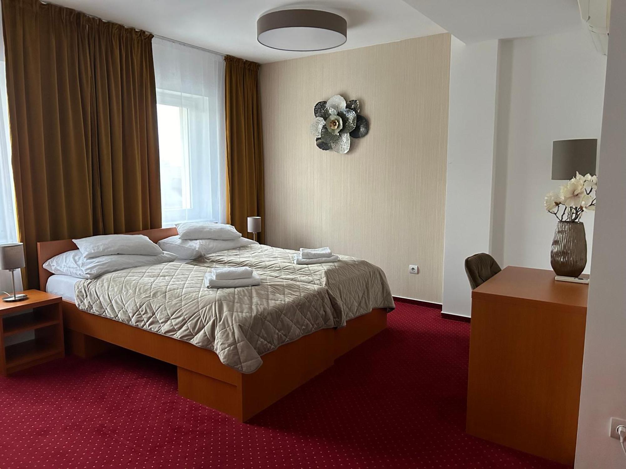 Hotel Evan U Hoffera Topoľčany Extérieur photo