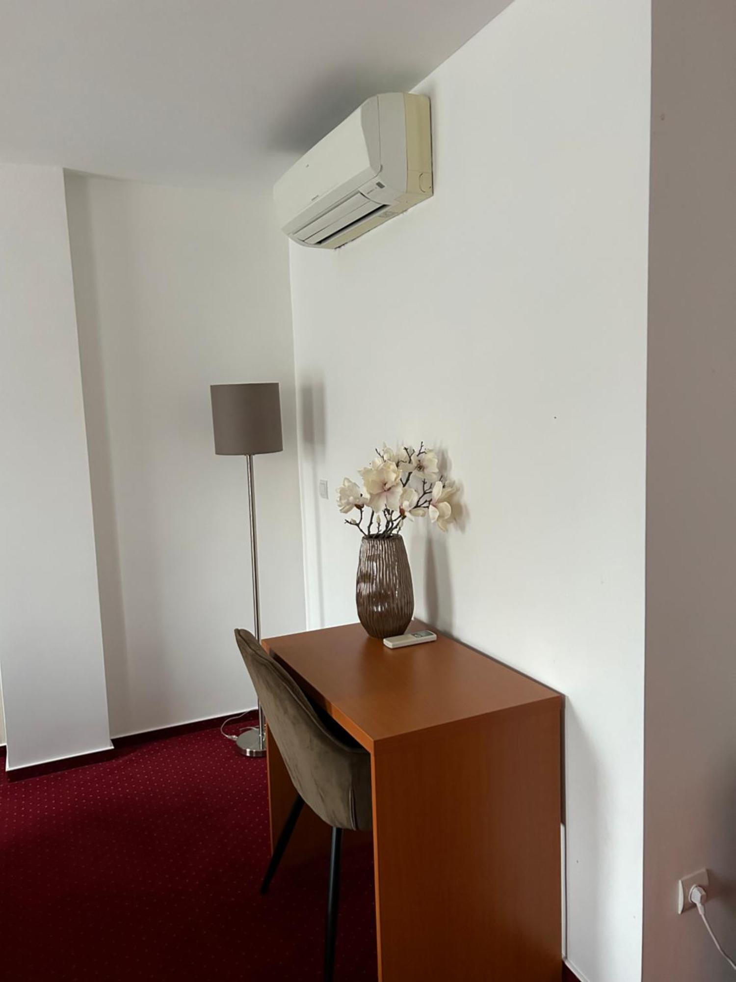 Hotel Evan U Hoffera Topoľčany Extérieur photo