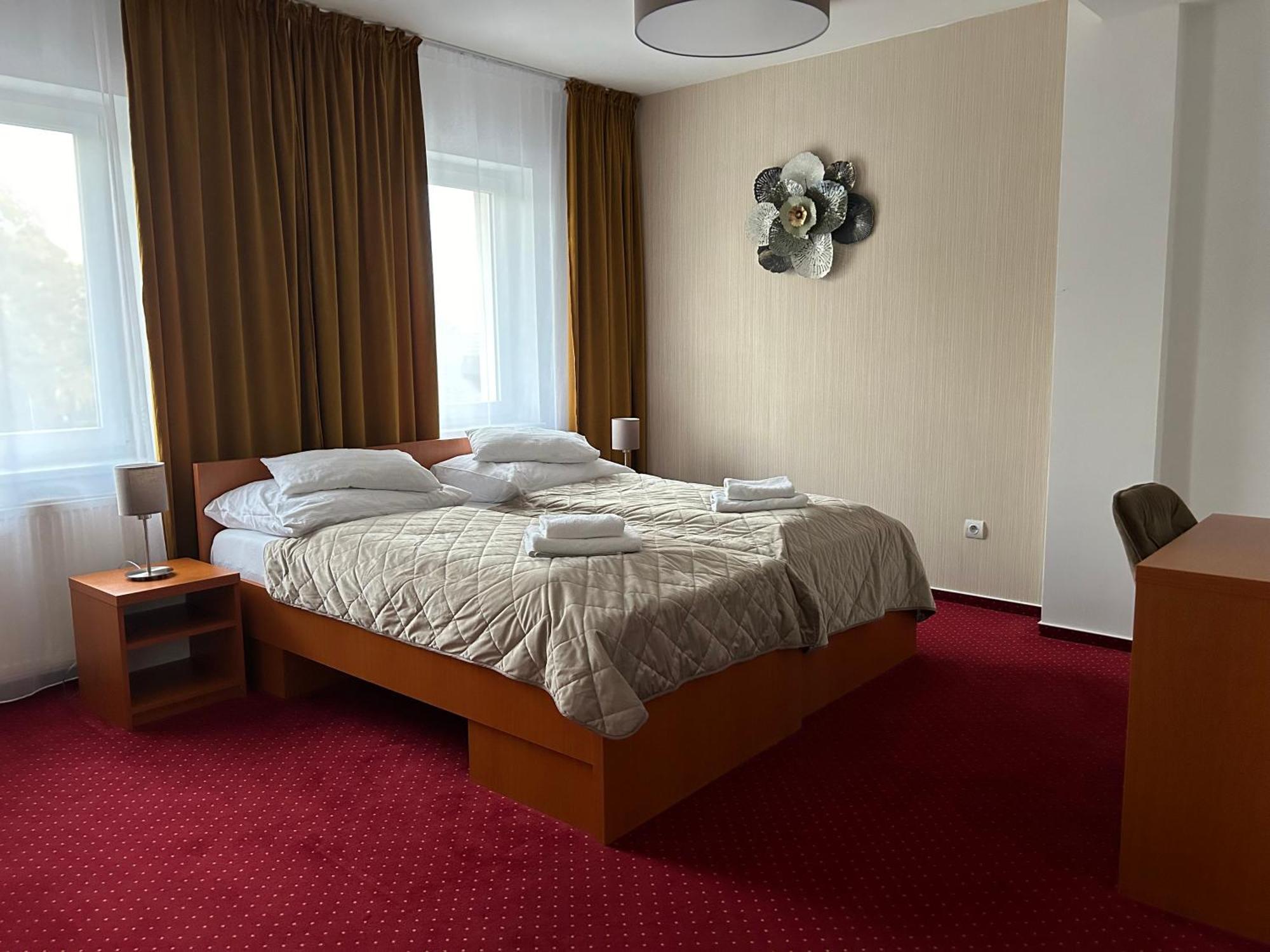 Hotel Evan U Hoffera Topoľčany Extérieur photo