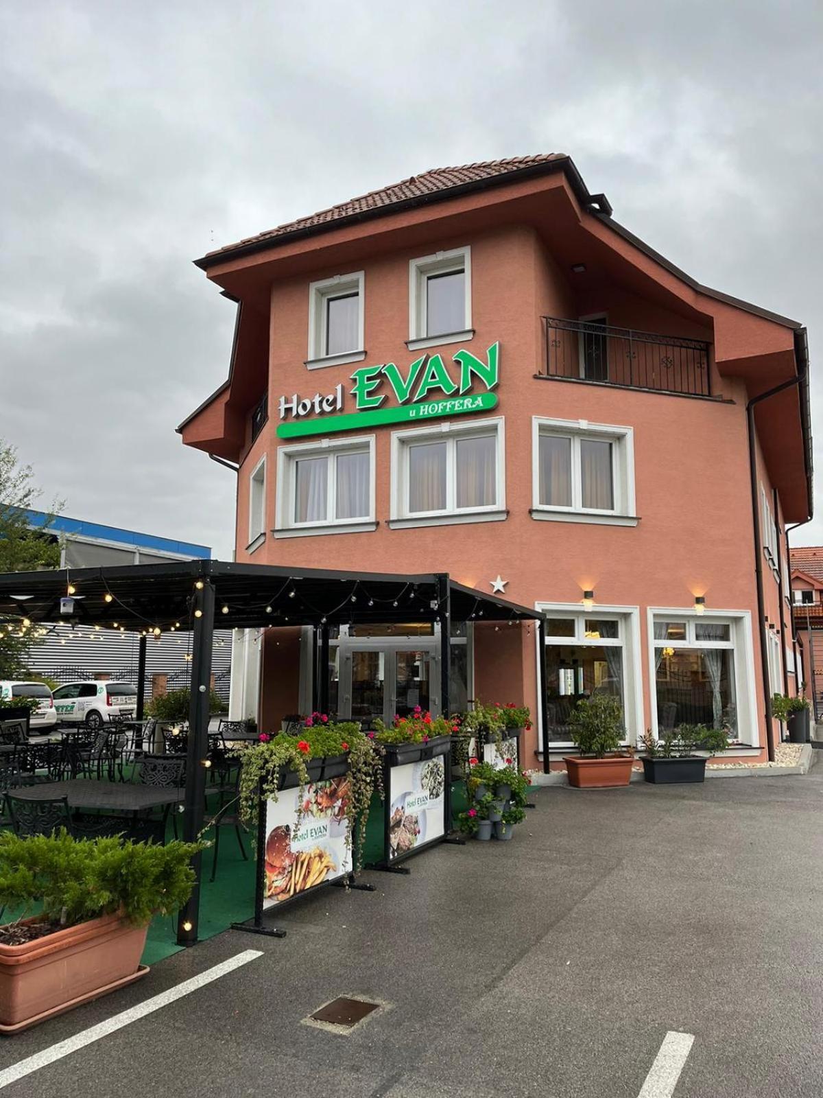 Hotel Evan U Hoffera Topoľčany Extérieur photo