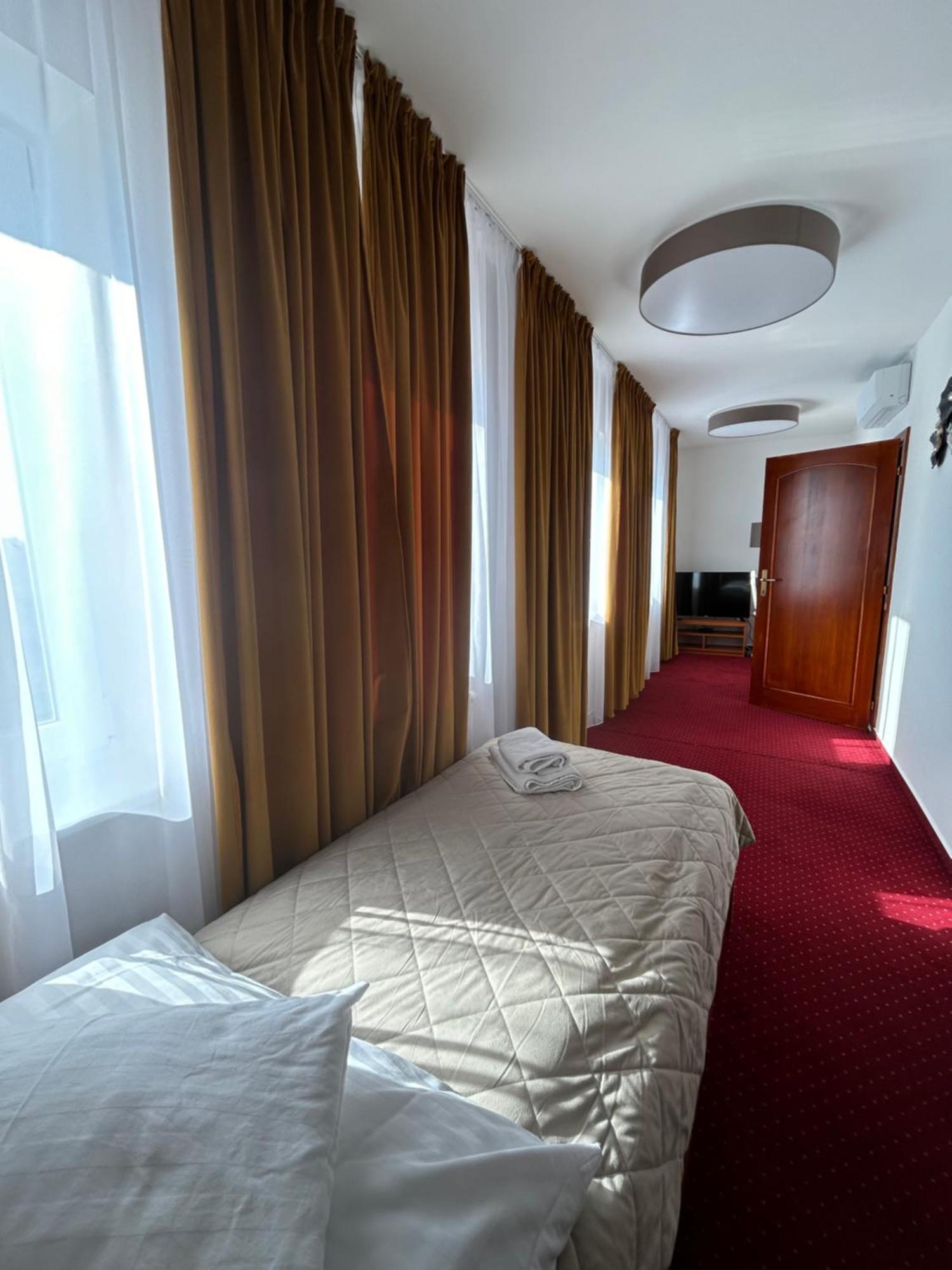 Hotel Evan U Hoffera Topoľčany Extérieur photo