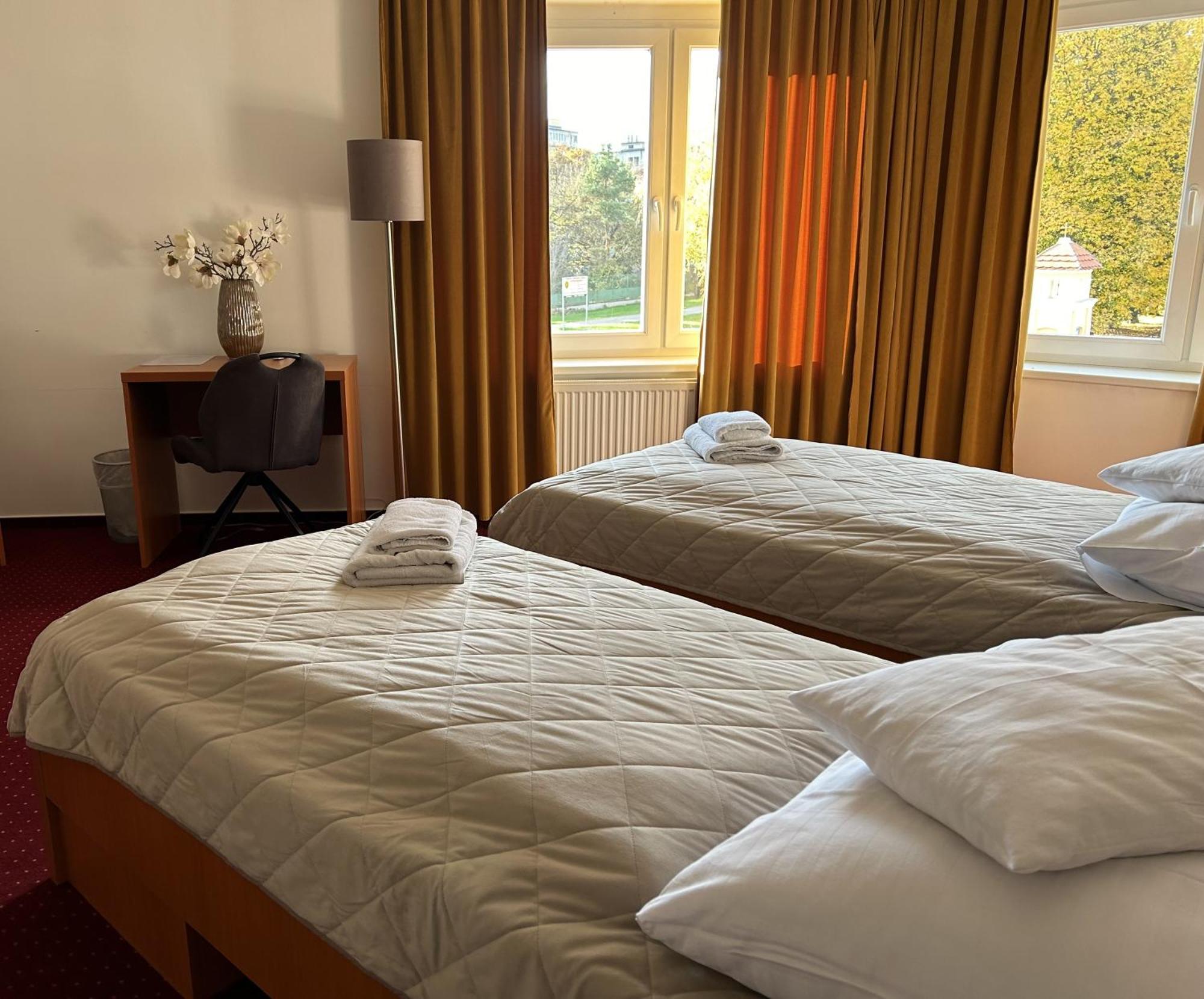 Hotel Evan U Hoffera Topoľčany Extérieur photo