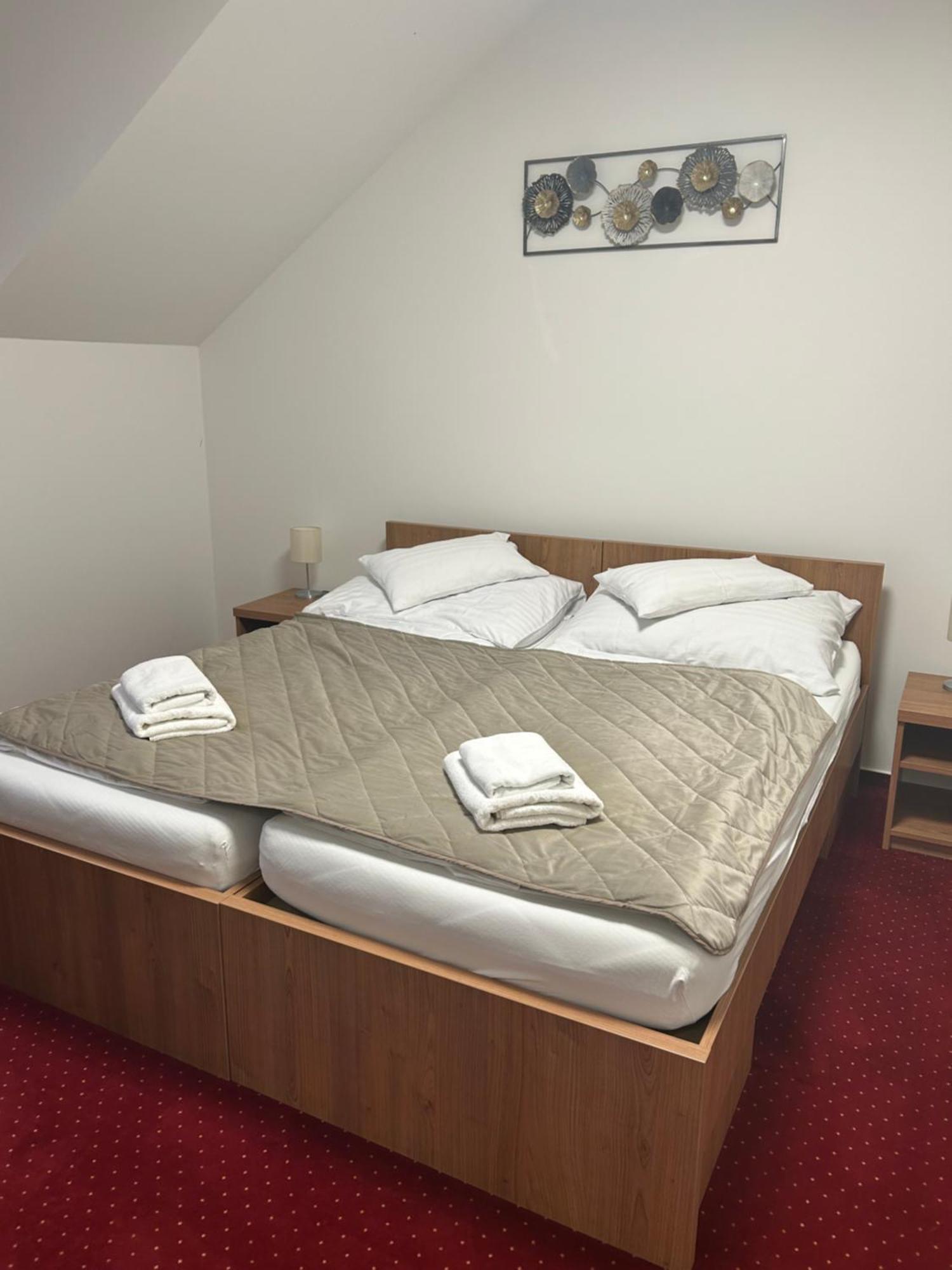 Hotel Evan U Hoffera Topoľčany Extérieur photo