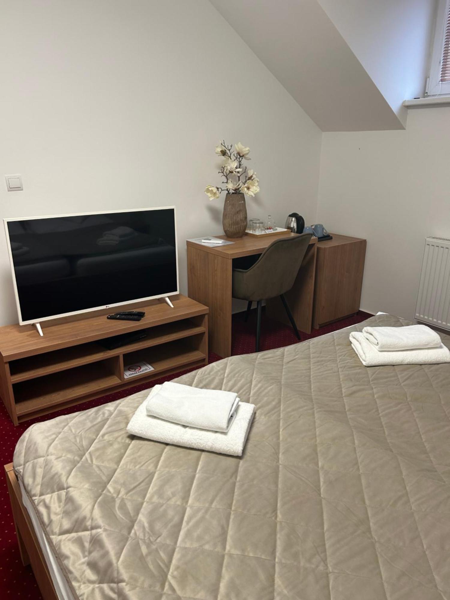 Hotel Evan U Hoffera Topoľčany Extérieur photo