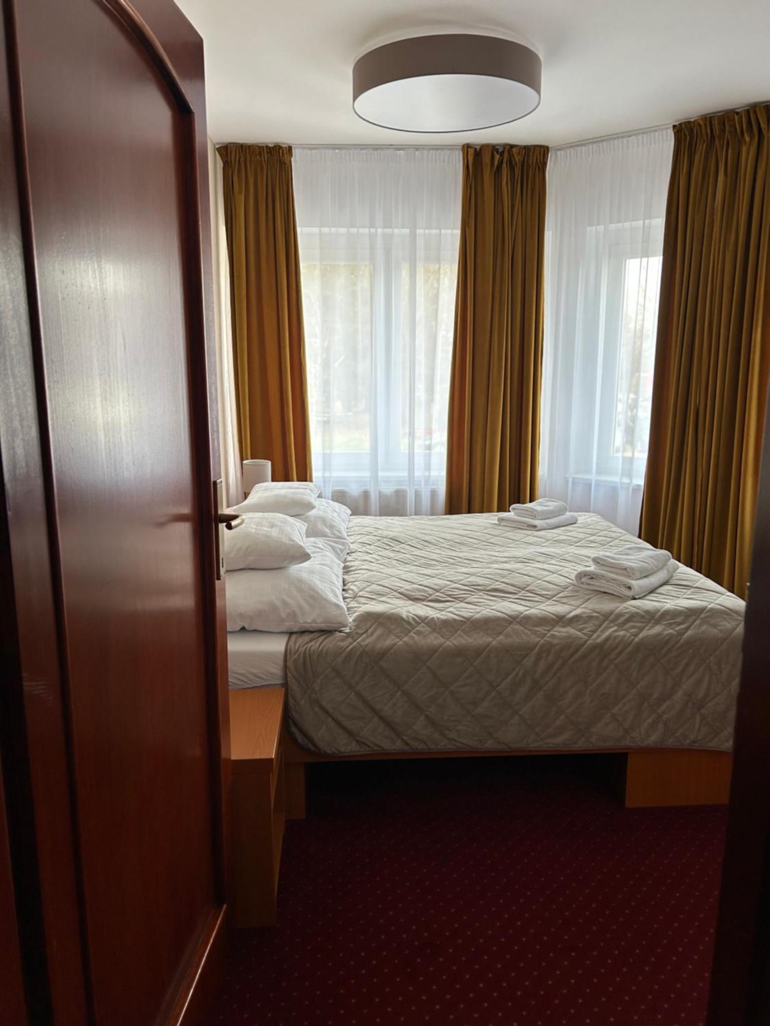 Hotel Evan U Hoffera Topoľčany Extérieur photo