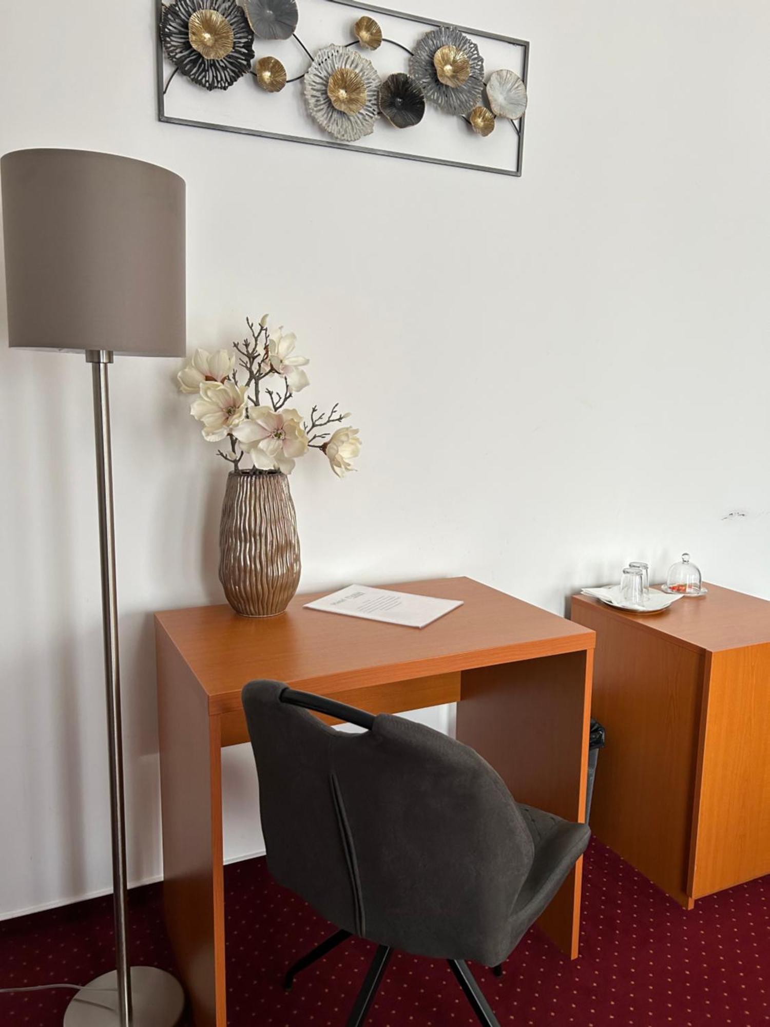 Hotel Evan U Hoffera Topoľčany Extérieur photo