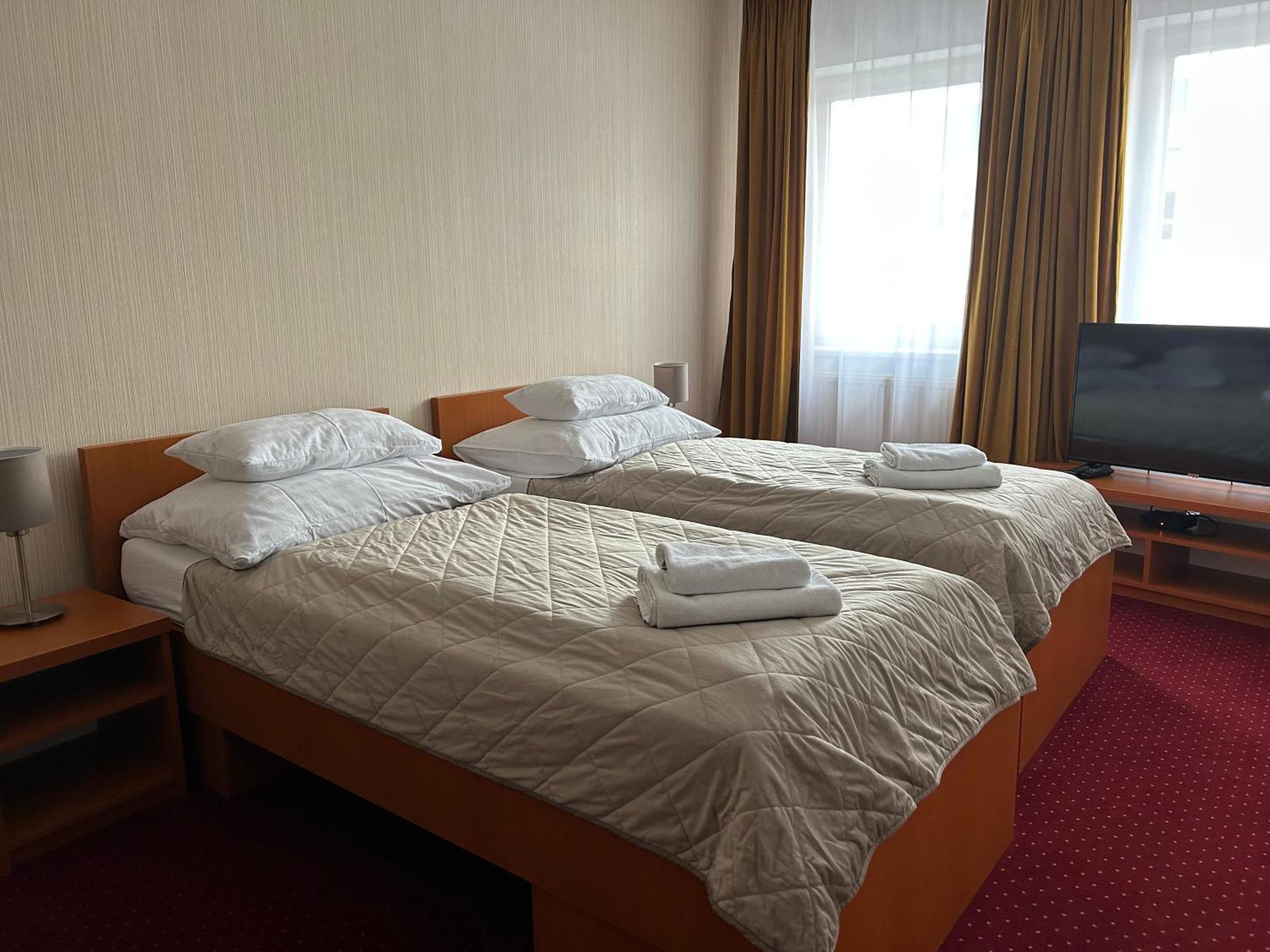 Hotel Evan U Hoffera Topoľčany Extérieur photo